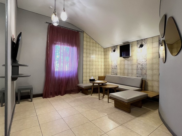 Bath Space “Aquarius”