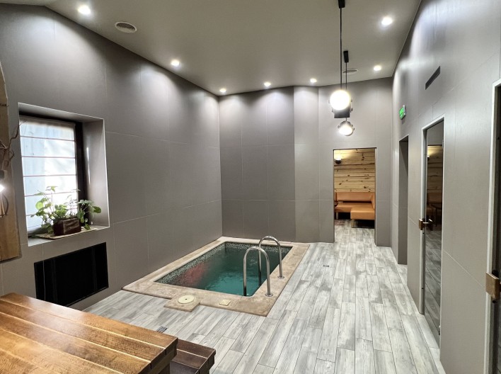 Bath Space “Aquarius”