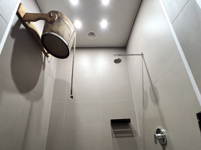 Bath Space “Aquarius”
