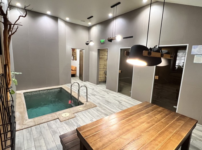 Bath Space “Aquarius”