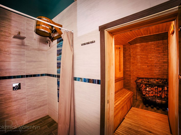 Лазня та відро- водоспад