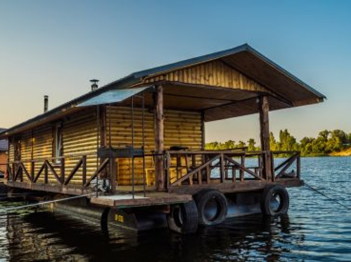 Гарні краєвиди з бані на воді
