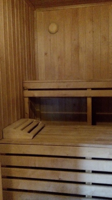 Приватна банька на дровах